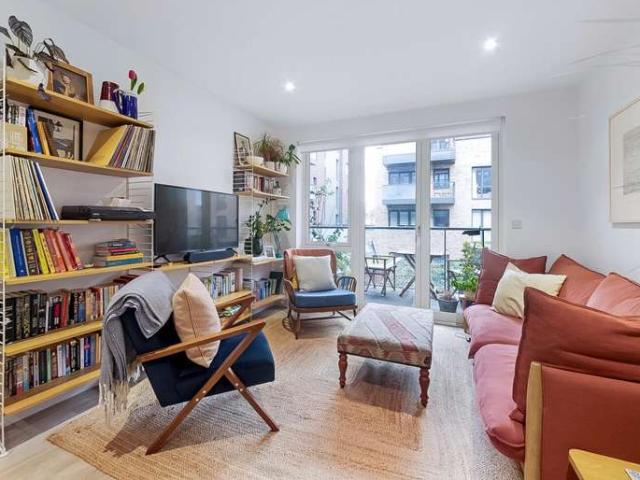 Apartment for sale in Peckham, Greater London