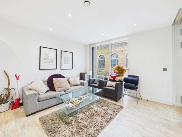 Apartment for sale in Archway, Greater London