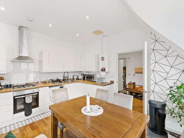 Apartment for sale in Whyteleafe, Tandridge