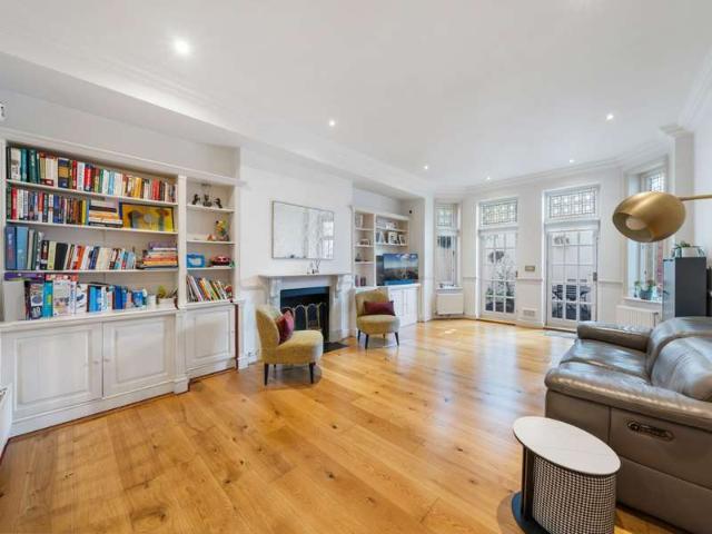 Apartment for sale in London Borough of Camden, Greater London