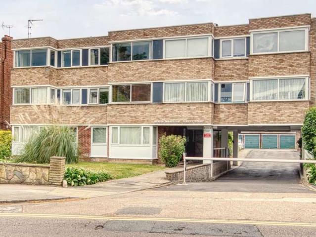 Apartment for sale in Snaresbrook, Greater London