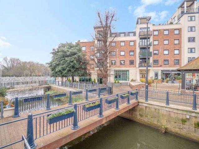 Apartment for sale in Norbiton, Greater London