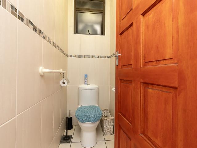 Apartment for sale in Kingsburgh, Kwazulu-natal