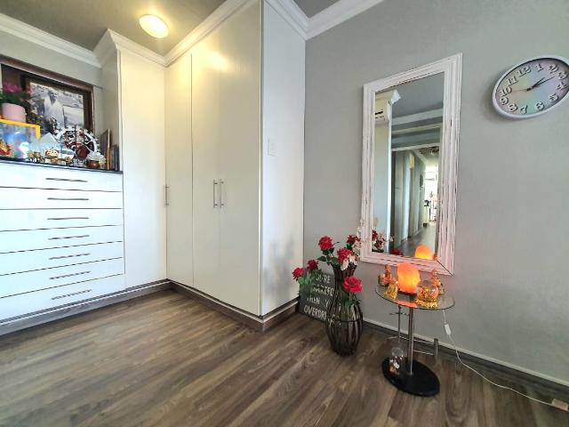 Apartment for sale in Kingsburgh, Kwazulu-natal