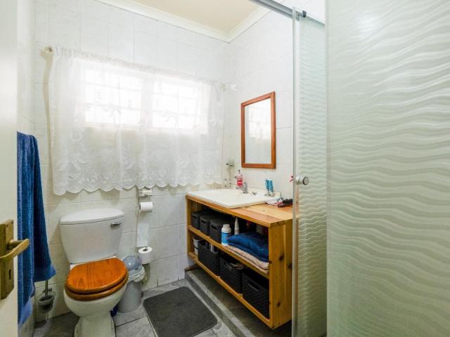 Apartment for sale in Kingsburgh, Kwazulu-natal
