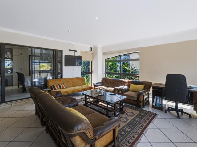 Apartment for sale in Amanzimtoti, Kwazulu-natal