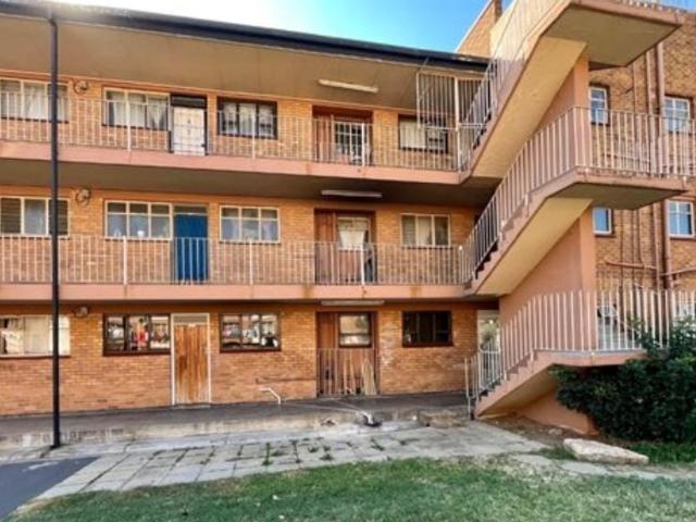 Apartment for sale in Vosloorus, Gauteng