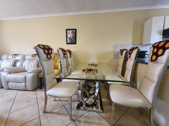 Apartment for sale in Johannesburg, South & Alberton