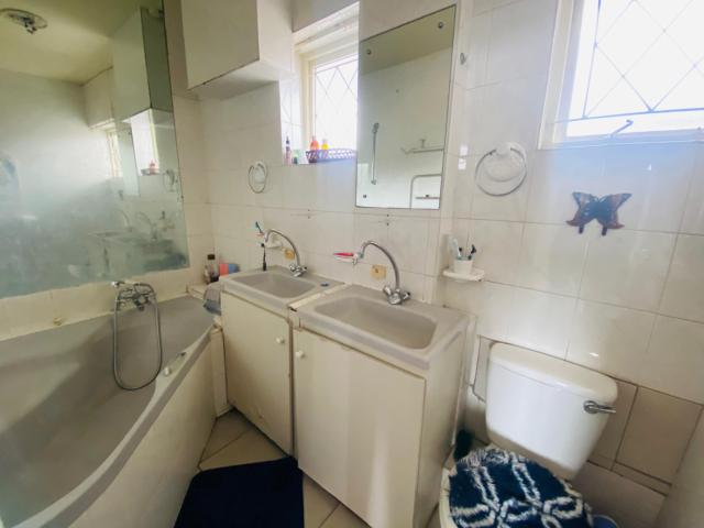 Apartment for sale in Seaview, Kwazulu-natal