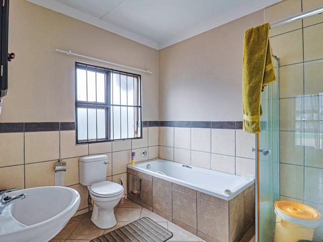 Apartment for sale in Hartbeespoort Dam Nature Reserve, North West