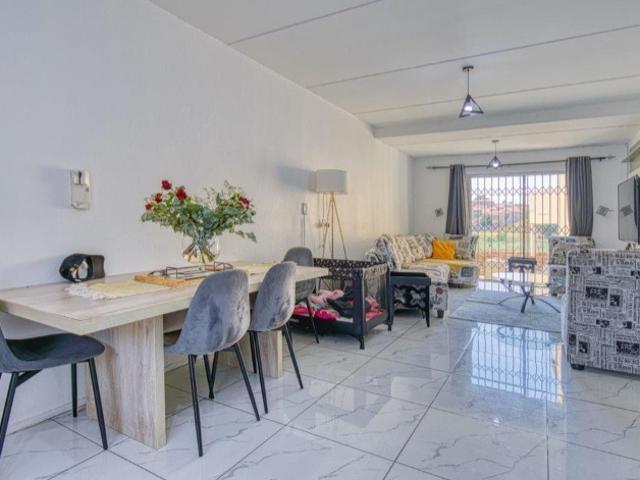 Apartment for sale in Vosloorus, Gauteng