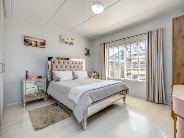 Apartment for sale in North & Sandton, Randburg