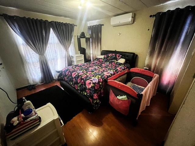 Apartment for sale in Oakdene, Vosloorus