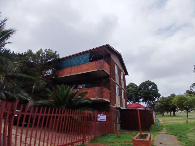 Apartment for sale in Vosloorus, Gauteng