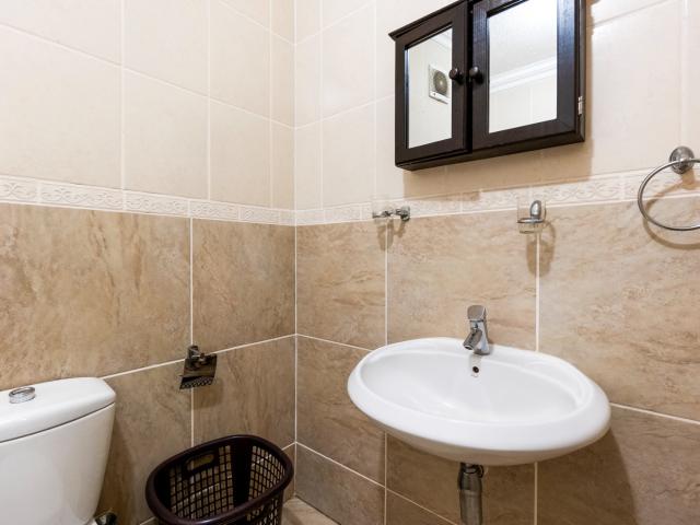 Apartment for sale in Kingsburgh, Kwazulu-natal