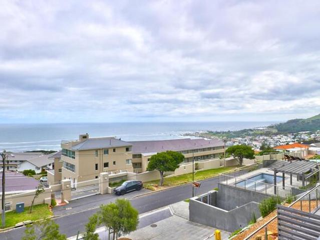 Apartment for rent in Camps Bay, Cape Town