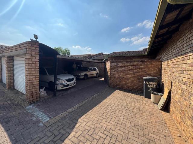Apartment for rent in Roodepoort-Noord, Roodepoort