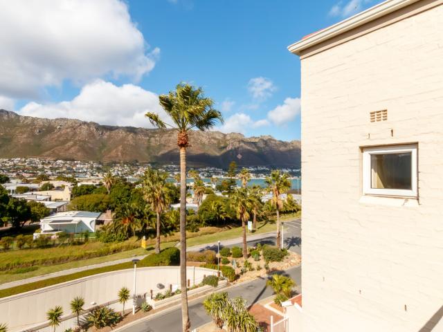 Apartment for rent in Gordon's Bay, Western Cape