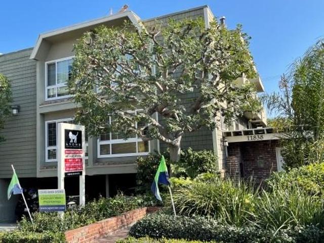 Apartment for rent in Canoga Park, California