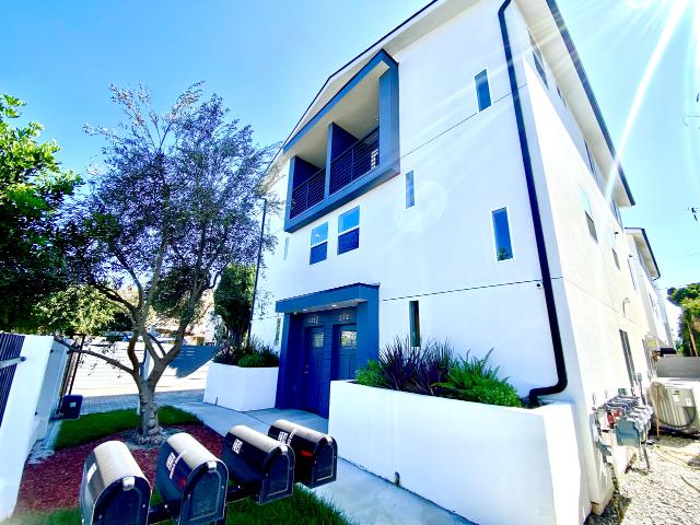 Apartment for rent in Canoga Park, California