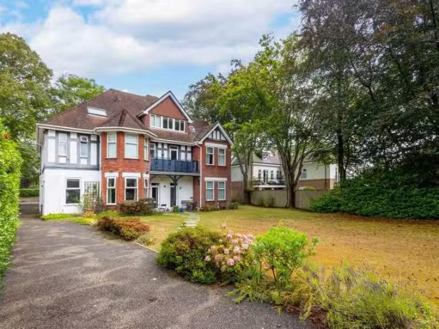 Apartment for rent in Penn Hill, Poole