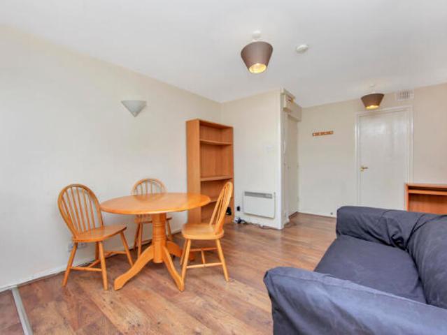 Apartment for rent in Cat Hill, England