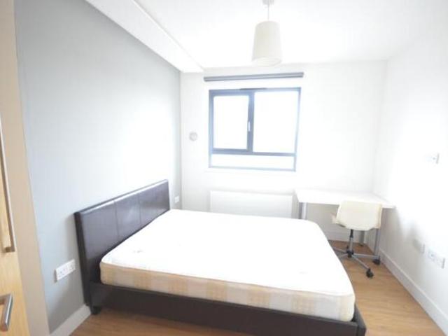 Apartment for rent in Cat Hill, England