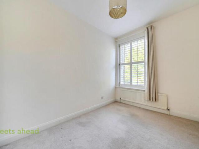 Apartment for rent in Cat Hill, England