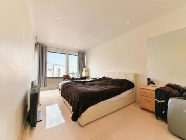 Apartment for rent in Boardwalk Place, Blackwall