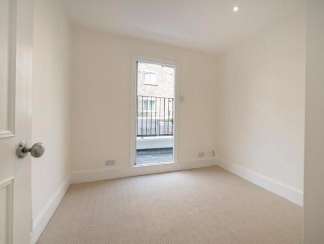 Apartment for rent in Cat Hill, England