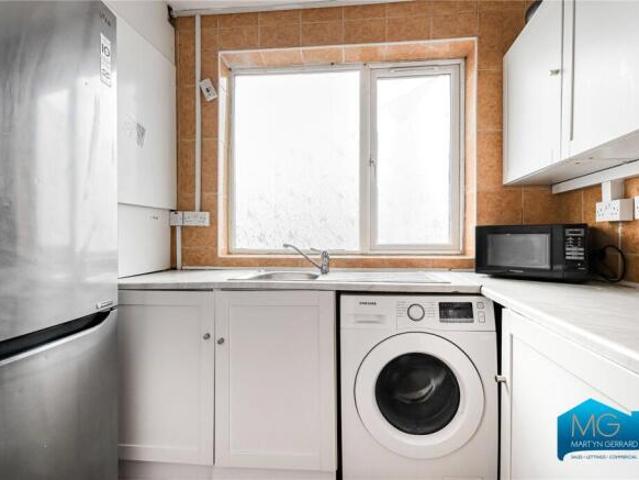 Property for rent in Cat Hill, England