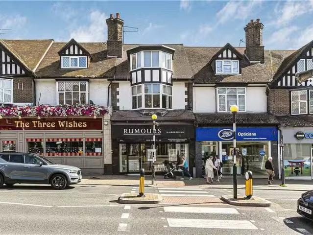 Apartment for rent in Hatch End, Greater London