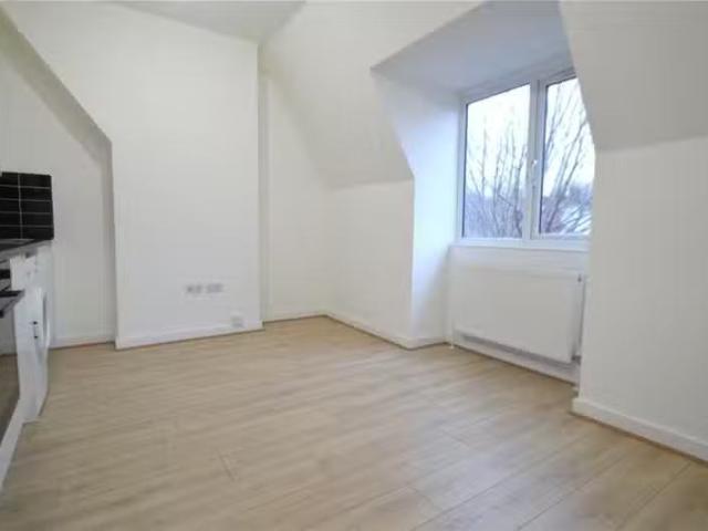Apartment for rent in London Borough of Croydon, Waddon