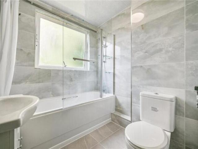 Apartment for rent in Cat Hill, England