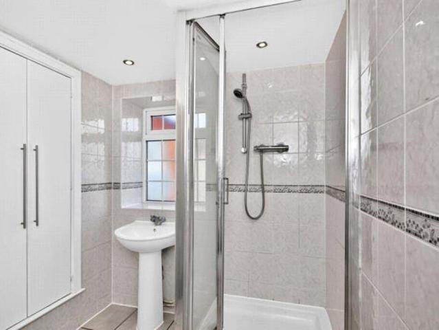 Apartment for rent in Cat Hill, England
