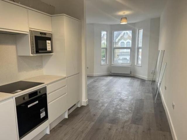Apartment for rent in Bellenden, Greater London