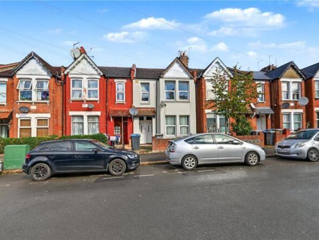 Apartment for rent in Cat Hill, England