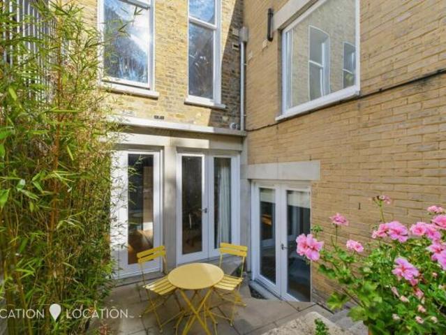 Apartment for rent in Cat Hill, England