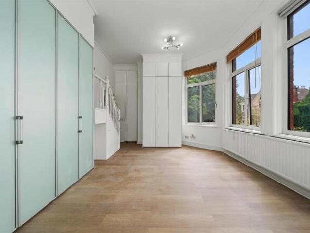 Apartment for rent in Hampstead, Greater London
