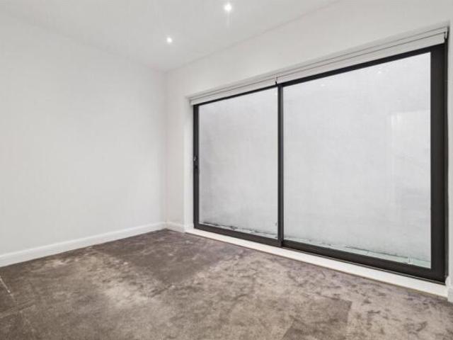 Apartment for rent in Cat Hill, England