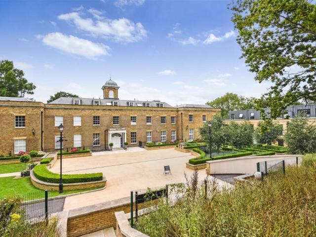 Apartment for rent in Ickenham