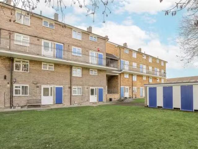 Apartment for rent in Five Acres, Hertfordshire