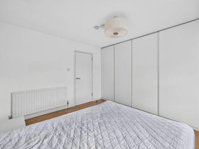 Apartment for rent in Cat Hill, England