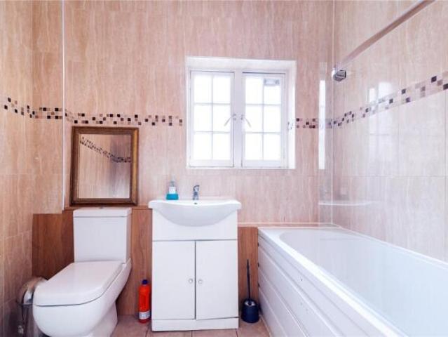 Apartment for rent in Cat Hill, England