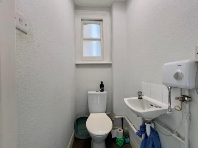 Apartment for rent in Cat Hill, England