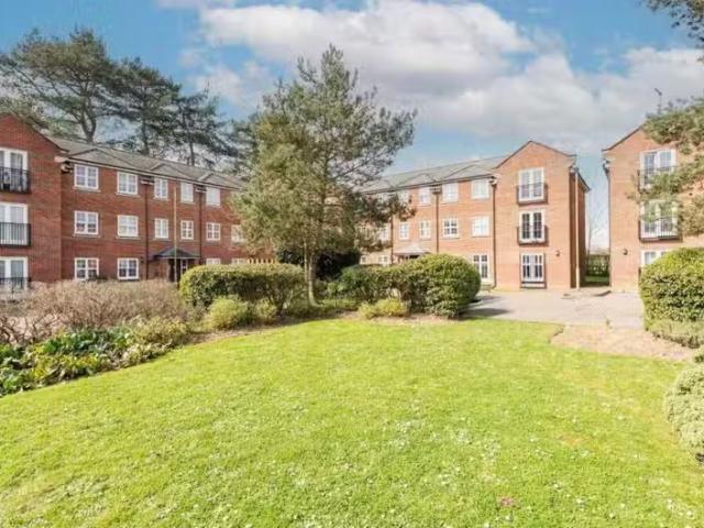 Apartment for rent in Napsbury Park, Five Acres