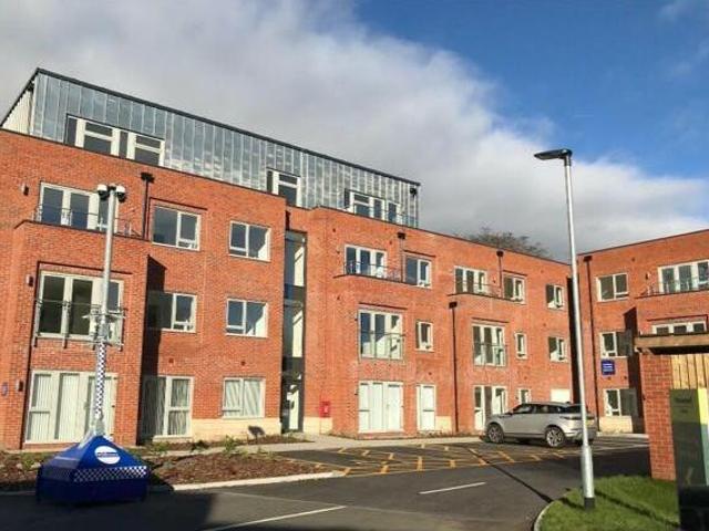 House for rent in Calderstones