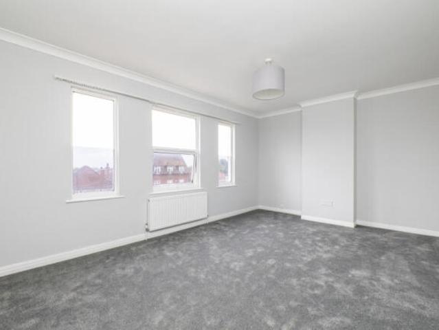Apartment for rent in Cheam, Greater London