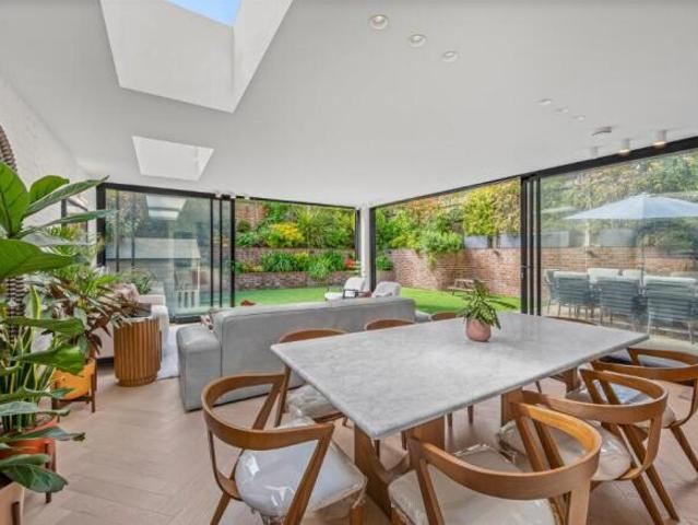 Apartment for rent in Hampstead, Greater London