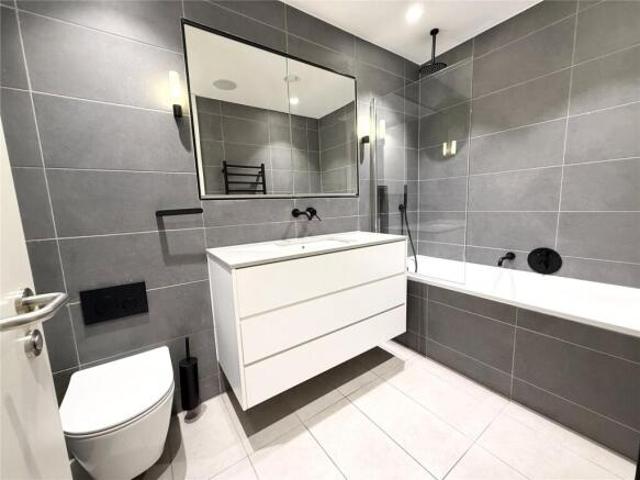 Apartment for rent in Cat Hill, England